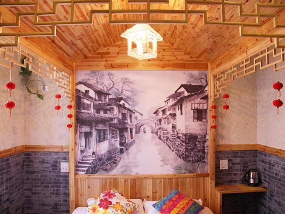 Full House Theme Hotel Wuzhen Jiaxing Esterno foto